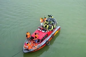 Lặn tìm khẩu súng bắn chết người Trung Quốc ở Đà Nẵng