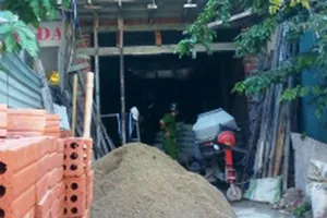 Sập dàn giáo, một công nhân nguy kịch