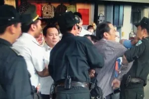 Hành khách quấy phá, tấn công nhân viên và an ninh hàng không