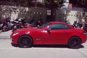 Tạm giữ xe ngoại giao hết hạn, gắn biển số giả