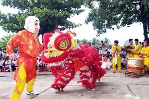 Đà Nẵng cấm múa lân trên hè phố gây cản trở giao thông