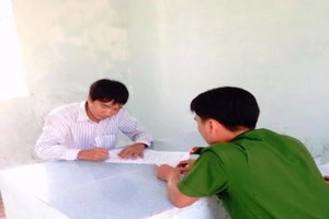 Bắt phóng viên tống tiền người xây nhà sai phạm