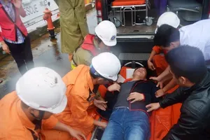 Cấp cứu một thủy thủ Trung Quốc bị nạn trên biển