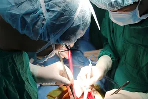 Phẫu thuật cứu sống bé trai bị vỡ động mạch chủ