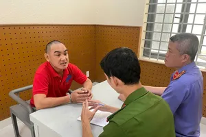 Bắt nhóm người rượt đuổi, đập ô tô ở Bình Thạnh