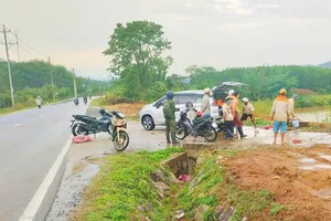 7 người trú mưa trong chòi rẫy bị sét đánh trúng