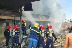 Cháy lớn tại chợ An Lỗ ở TP Huế