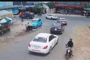 Cơ quan CSĐT vào cuộc vụ ô tô chắn ngang quốc lộ 20