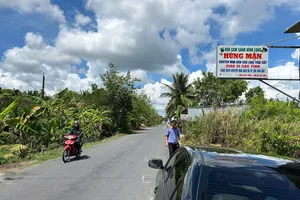 Cơ quan điều tra VKSND Tối cao kiểm tra hiện trường vụ nữ sinh tử vong do tai nạn giao thông ở Vĩnh Long