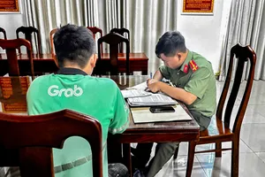 Tài xế xe công nghệ trả lại hơn 1,7 tỉ đồng cho người chuyển nhầm