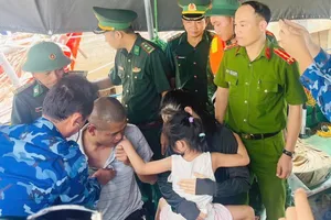 Bố và con gái 6 tuổi gặp điều kỳ diệu sau 13 giờ sóng cuốn ra khơi