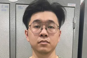 Công an Hà Nội khởi tố, bắt tạm giam người đánh phụ nữ ở sảnh chung cư