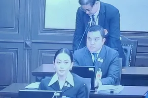 Bà Paetongtarn đến Tòa án Hiến pháp điều trần vụ rò rỉ điện đàm với ông Hun Sen