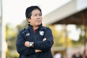 HLV Ruengrutai Srathongvian phải truất ngôi “hậu” của tuyển Việt Nam