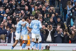 Man City thắng tưng bừng, Liverpool và Chelsea cùng thua sốc