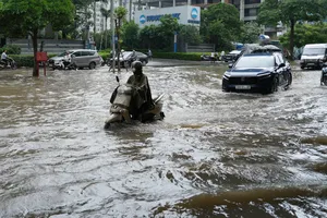 Sở Xây dựng Hà Nội: Lượng mưa vượt công suất thiết kế thoát nước, gây ngập diện rộng 