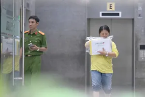 Công an có mặt tại trụ sở công ty của Shark Bình 