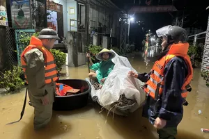 Đà Nẵng đang mưa trắng trời, 1 xã có hơn 2.000 hộ bị ngập, chia cắt