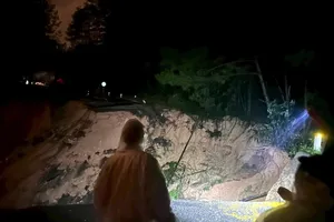 Đèo Mimosa Đà Lạt đứt gãy, giao thông chia cắt hoàn toàn