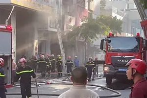TP.HCM: Cháy tầng hầm thẩm mỹ viện, 20 người kịp thoát nạn