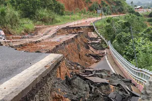 Sau mưa lũ lịch sử, Khánh Hòa công bố tình huống khẩn cấp về thiên tai lần 2