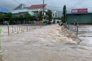 Mưa lớn, nhiều nơi ở Khánh Hòa lại ngập, lũ trên sông Cái Nha Trang tiếp tục lên