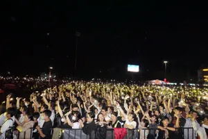 Bình Định: Hàng ngàn người tập trung tại quảng trường chào đón năm mới