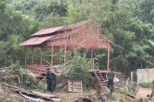 Cưỡng chế nhà xây không phép của cựu giám đốc Sở Ngoại vụ Bình Định