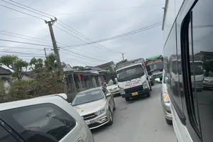 Kẹt xe kéo dài hơn 5km trên quốc lộ 19 tỉnh Bình Định