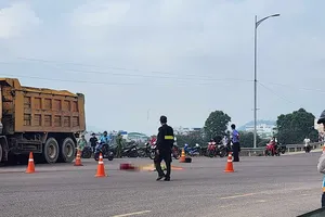 Nam thanh niên nghi tự lao vào xe tải tử vong 