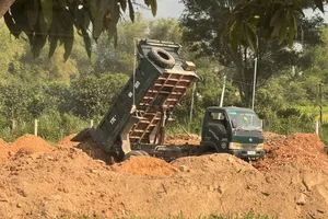 Phát hiện vận chuyển đất từ công trình cao tốc ra bên ngoài