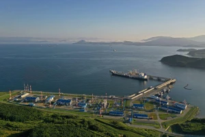 Tàu chở dầu Vladimir Arsenyev tại cảng dầu Kozmino trên bờ Vịnh Nakhodka, gần thành phố cảng Nakhodka (Nga) ngày 12-8. Ảnh: REUTERS