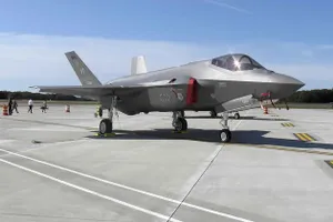 Tiêm kích tàng hình F-35. Ảnh: AP