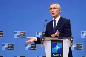 Tổng thư ký NATO - ông Jens Stoltenberg tại cuộc họp báo trước cuộc họp Bộ trưởng Quốc phòng NATO tại Brussels (Bỉ) ngày 11-10. Ảnh: REUTERS