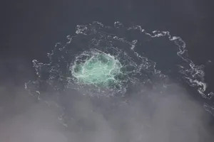 Rò rỉ tại đường ống Nord Stream 2 trên biển Baltic. Ảnh: AP