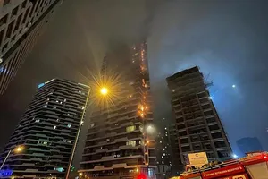 Vụ hỏa hoạn ở thủ đô Istanbul (Thổ Nhĩ Kỳ) ngày 15-10. Ảnh: THE SUN