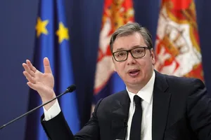 Tổng thống Serbia - ông Aleksandar Vucic phát biểu trước trong một cuộc họp báo ở thủ đô Belgrad (Serbia) ngày 6-5. Ảnh: AP