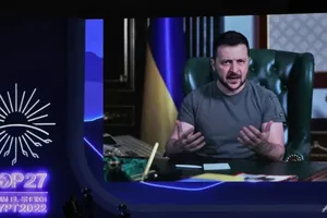 Tổng thống Ukraine - ông Volodymyr Zelensky phát biểu tại Hội nghị thượng đỉnh về khí hậu của Liên Hợp Quốc (LHQ) COP27 ngày 8-11. Ảnh: AFP