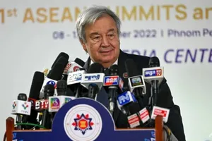 Tổng thư ký Liên Hợp Quốc Antonio Guterres phát biểu tại cuộc họp báo trong Hội nghị cấp cao ASEAN lần thứ 40 tại thủ đô Phnom Penh ngày 12-11. Ảnh: AFP