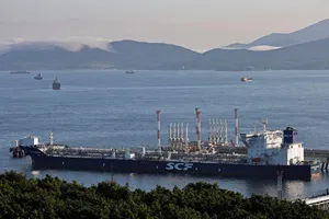 Tàu chở dầu Vladimir Arsenyev của Nga tại cảng Kozmino bên bờ vịnh Nakhodka, gần thành phố Nakhodka (Nga) ngày 12-8. Ảnh: REUTERS