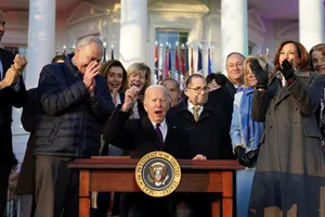 Ông Biden ký ban hành luật bảo vệ hôn nhân đồng giới