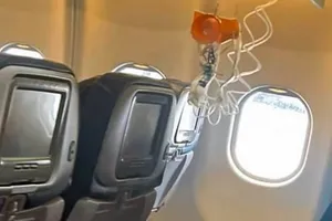 VIDEO: Máy bay đi vào vùng nhiễu động, ít nhất 36 người bị thương 