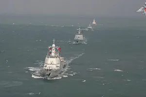 Hải quân Trung Quốc và Nga tập trận chung. Ảnh: BỘ QUỐC PHÒNG NGA