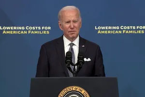 Tổng thống Biden chỉ trích kế hoạch thuế của đảng Cộng hòa tại Hạ viện ngày 12-1. Ảnh: REUTERS