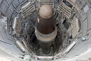 Tên lửa đạn đạo liên lục địa Titan II tại Bảo tàng Tên lửa Titan ở TP Tucson, bang Arizona (Mỹ). Tên lửa này từng là một phần quan trọng trong chương trình phòng thủ của Mỹ thời Chiến tranh Lạnh. Ảnh: PICTURE ALLIAN