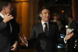 Tổng thống Pháp Emmanuel Macron tại TP The Hague (Hà Lan) ngày 30-1. Ảnh: AP