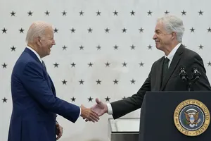 Tổng thống Mỹ Joe Biden và Giám đốc Cơ quan Tình báo Trung ương Mỹ (CIA) William Burns. Ảnh: AP