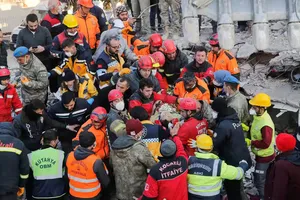 VIDEO: Bé gái Thổ Nhĩ Kỳ được cứu sau 178 giờ dưới đống đổ nát của trận động đất 