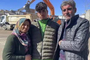 VIDEO: Nghẹn lòng cậu bé tự quay lời tiễn biệt cuối cùng khi bị chôn vì động đất