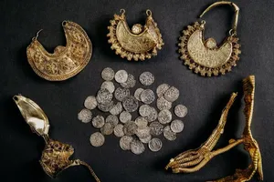 Tìm thấy kho báu thời Trung cổ bằng máy dò kim loại 